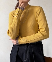 袖口ボタンハイネックプルオーバー