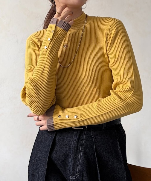 袖口ボタンハイネックプルオーバー