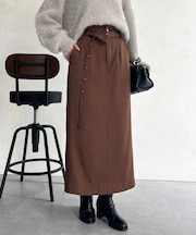 ベルト見えスカート