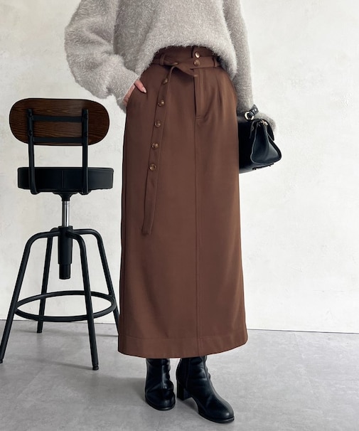 ベルト見えスカート