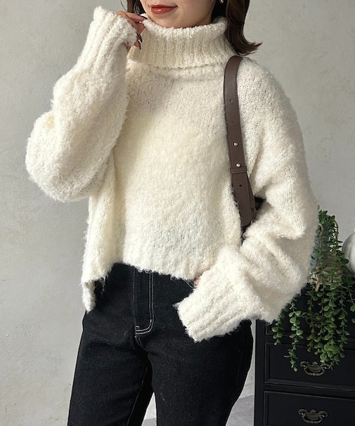 ブークレヤーンオフタートルニット