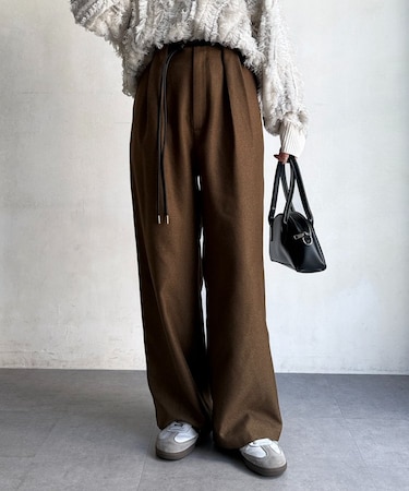 合皮ベルト付きパンツ