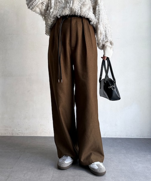 合皮ベルト付きパンツ