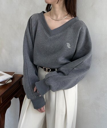 Vネック刺繍ロゴ裏起毛プルオーバー