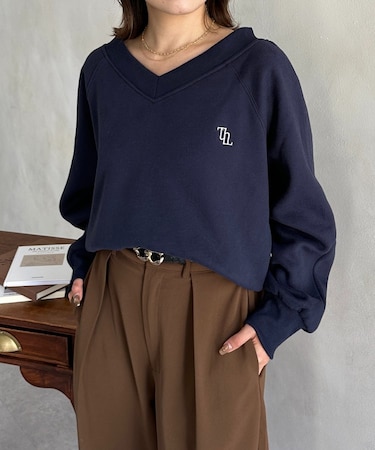 Vネック刺繍ロゴ裏起毛プルオーバー