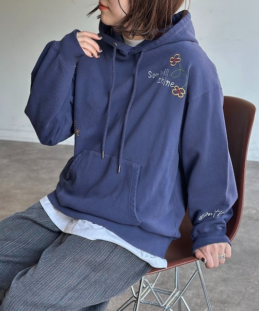 落書き刺繍パーカー