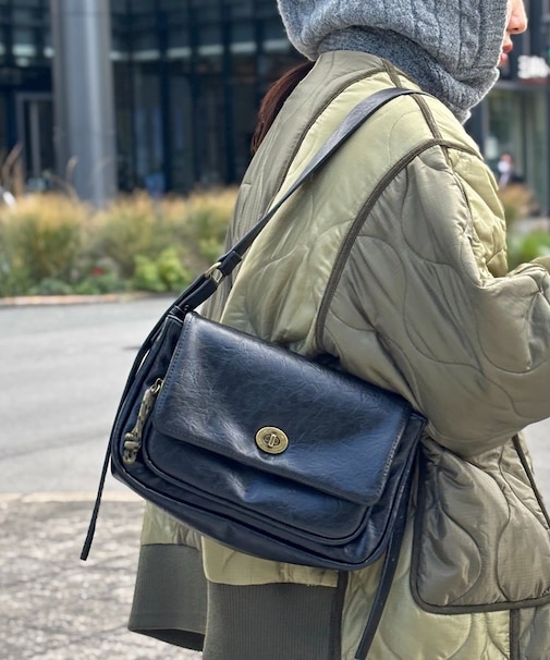 ターンロックダブルベルトレザーバッグ