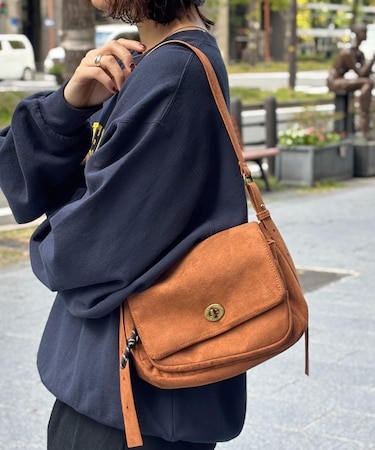 ターンロックダブルベルトレザーバッグ