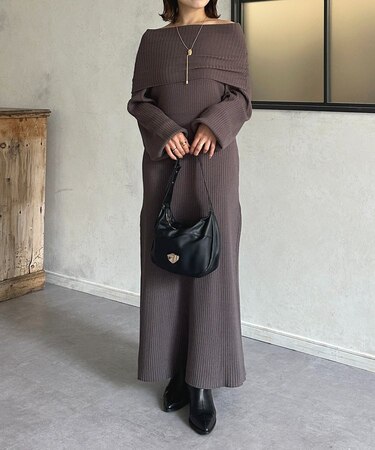 オフショルニットワンピース