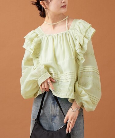 【mystic】ショルダーフリルブラウス