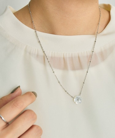 【ear PAPILLONNER】シェルフラワーネックレス