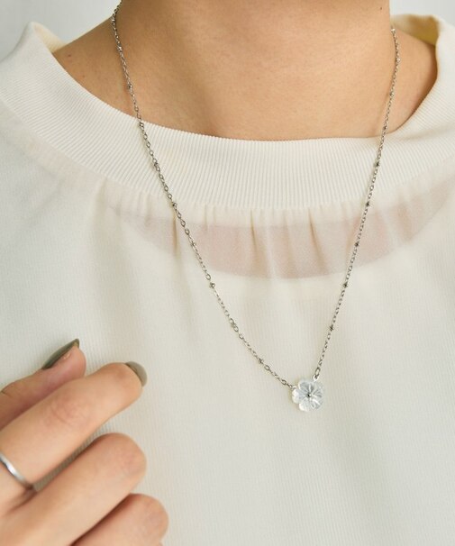 【ear PAPILLONNER】シェルフラワーネックレス