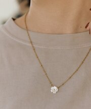 【ear PAPILLONNER】シェルフラワーネックレス
