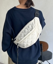 キルティングボディバッグ