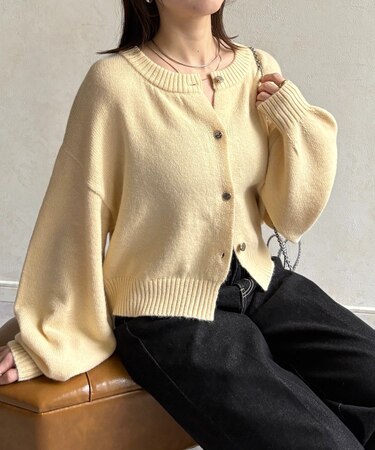 ニュアンスボタンショートカーディガン