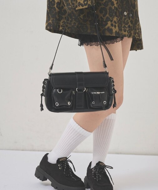 【WHO'S WHO gallery】Wポケットショルダーバッグ