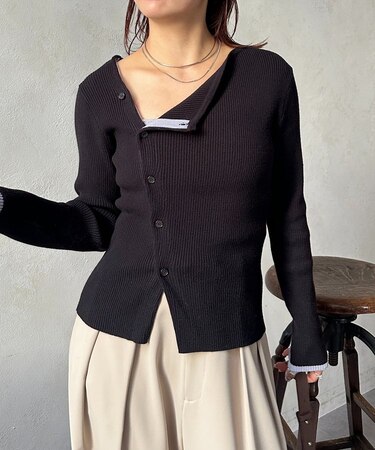 アシメネックボタンリブニットプルオーバー