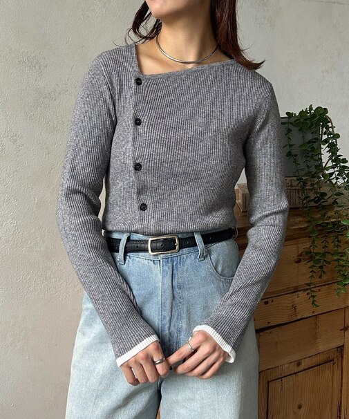 アシメネックボタンリブニットプルオーバー