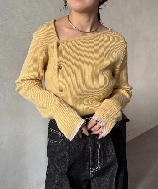 アシメネックボタンリブニットプルオーバー