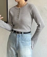 ヘンリーネック袖フレアリブニット