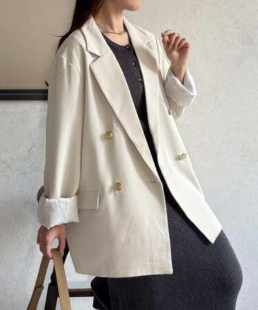 ゴールドボタンテーラードジャケット