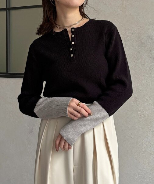 袖先配色ヘンリーネックニット