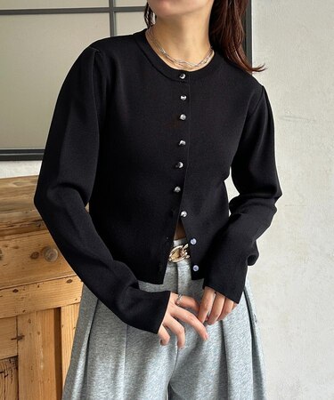 クリアボタン肩タックニットカーディガン