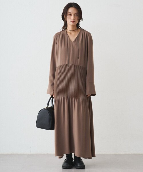 ラウンジドレス) プリーツVワンピース　ロングドレス　今季　今期 Loungedress】プリーツVワンピース｜パルグループアウトレットの