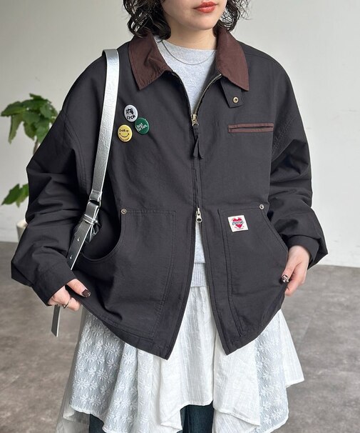 缶バッジ付きライトワークジャケット