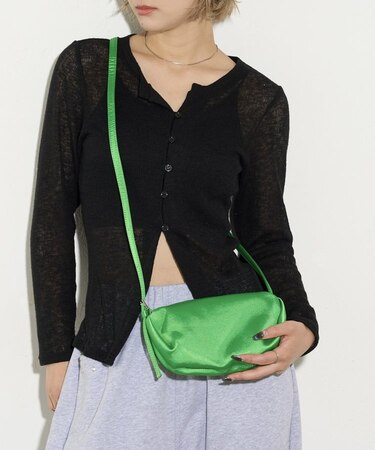 【WHO'S WHO gallery】サテンショルダーバッグ