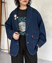 缶バッジ付きデニムテーラードジャケット