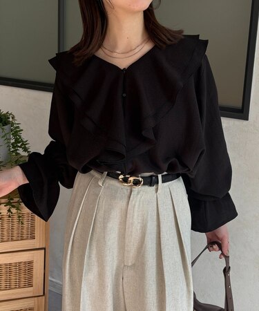 Vネックフリルキャンディスリーブブラウス