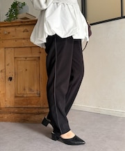 ラインカットテーパードパンツ