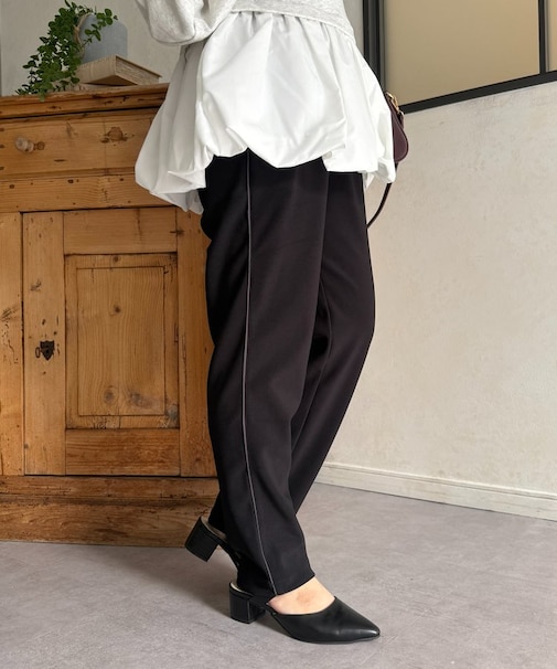 ラインカットテーパードパンツ