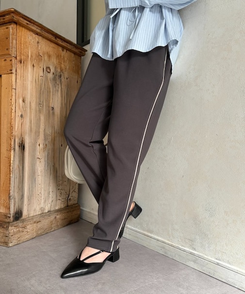 ラインカットテーパードパンツ