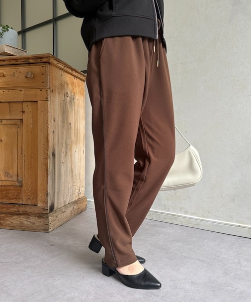 ラインカットテーパードパンツ