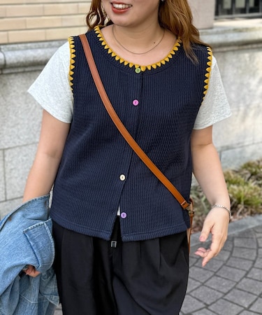 カラーボタンステッチニットベスト