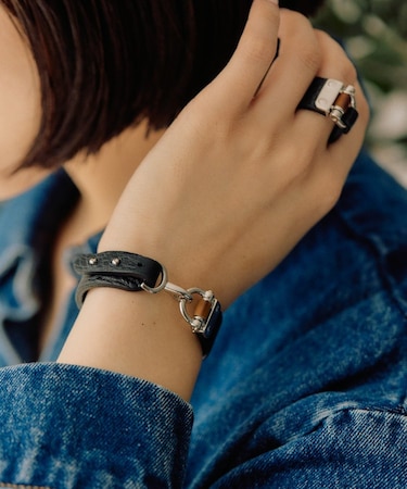 【ear PAPILLONNER】《牛革》バックルレザーブレスレット