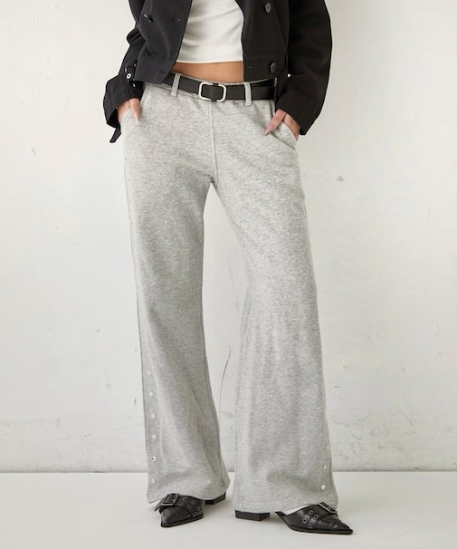 【WHO'S WHO gallery】スウェットミディフレアスタッズパンツ