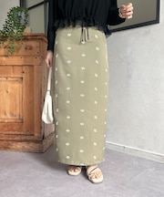 花刺繍ツイルナロースカート