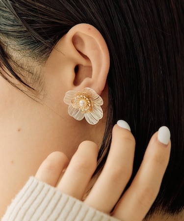 【ear PAPILLONNER】透かしパールフラワーピアス