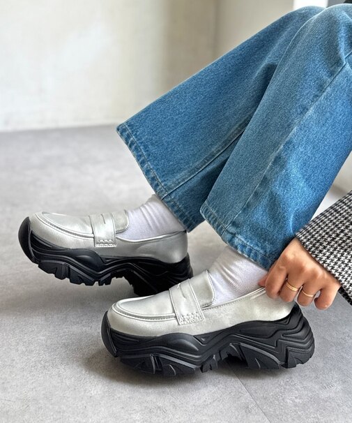 厚底スニーカーローファー