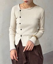 アシメネックボタンリブニット