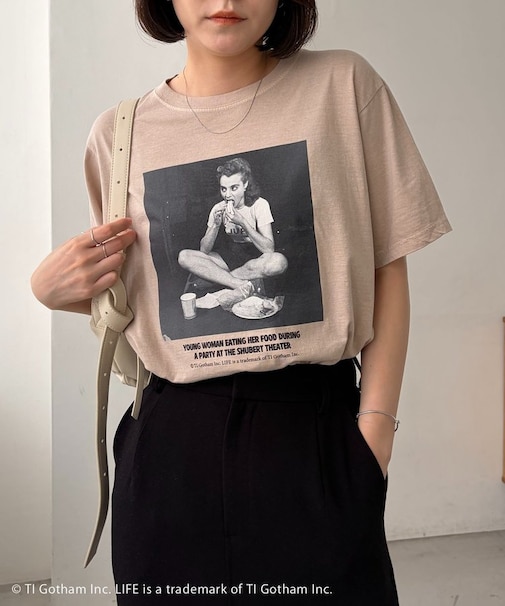 【CAPRICIEUX LE'MAGE】EATING PHOTO Tシャツ