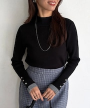 袖口ボタンハイネックプルオーバー