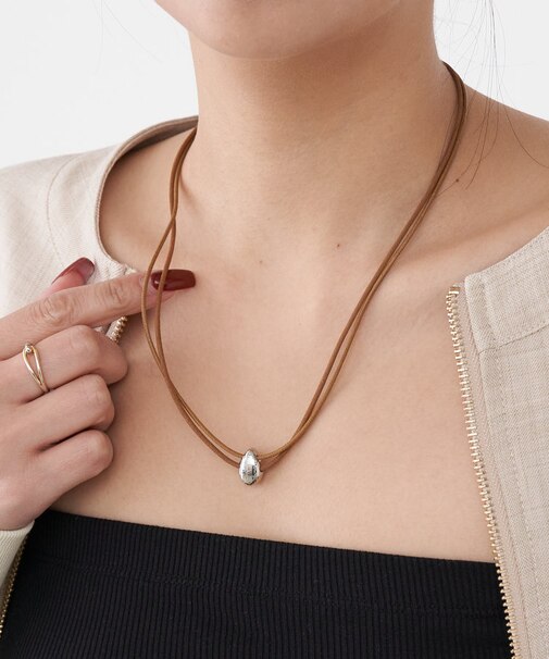 ヌバックレザーネックレス