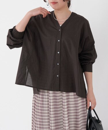 袖ギャザー綿麻シャツ