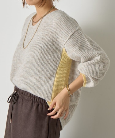 配色アゼVニット