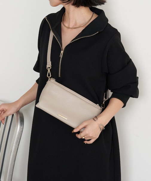 プレート付本革ミニバッグ