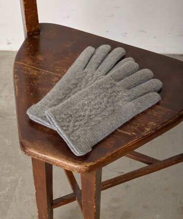 ケーブル編みグローブ